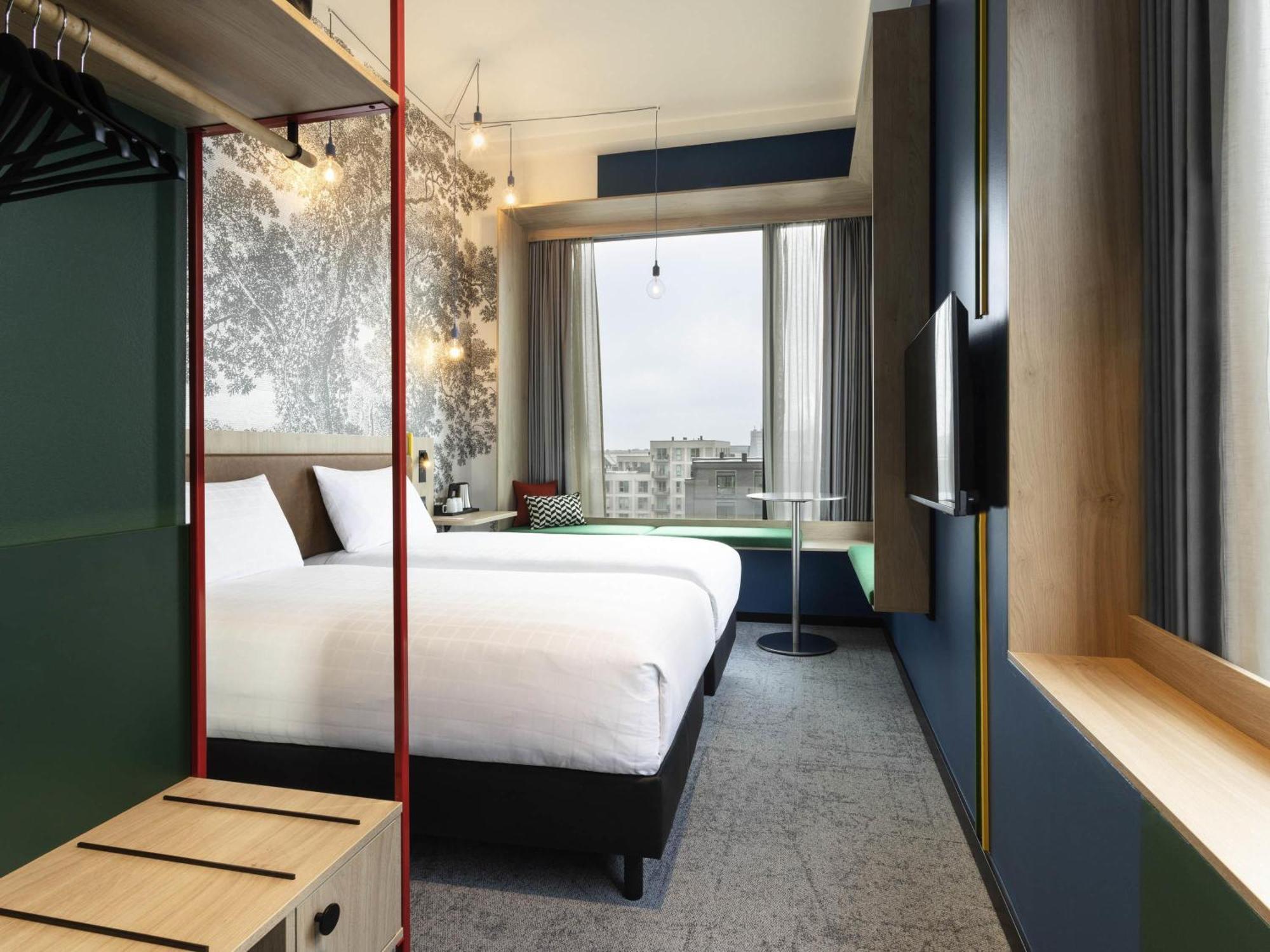 Deluxe Corner Twin Room